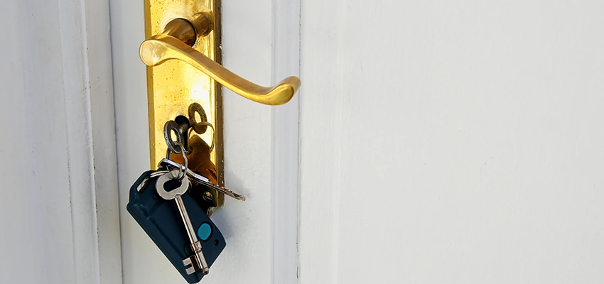 Broken Door Key Extraction in Oak Park, CA
