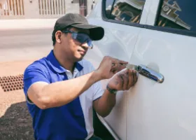 Car Locksmith in Oak Park, CA